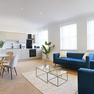 Apartment The Salisbury - Luxury By In, Scarborough